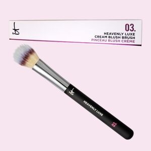 It cosmetics heavenly Brush #03